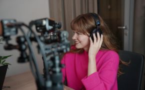 interview_image_play_button_description Anna Konovalova