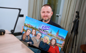 interview_image_play_button_description Glezna uz metāla dāvanā mūsu Dzimšanas dienā