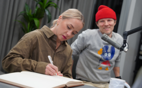 interview_image_play_button_description Aija Andrejeva & Jānis Aišpurs
