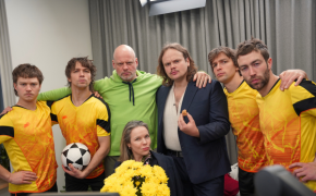 interview_image_play_button_description Carnival Youth un Fiņķis