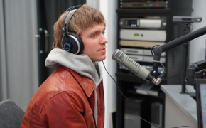 interview_image_play_button_description Chris Noah
