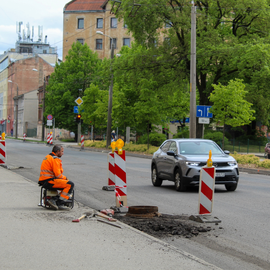 <p>Brīvdienās dodoties uz Kurzemes piekrasti, jārēķinās ar papildu laiku ceļā</p>