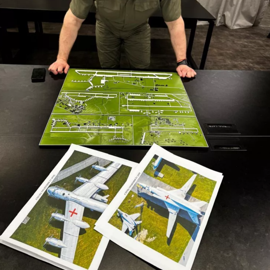 <p>Ukraina īstenojusi pla&scaron;u Krievijas bumbvedēju iznīcinā&scaron;anas operāciju</p>