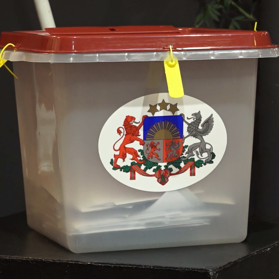 <p>Četrās iepriek&scaron;ējās balso&scaron;anas dienās novēlēju&scaron;i 140 428 balsstiesīgo</p>