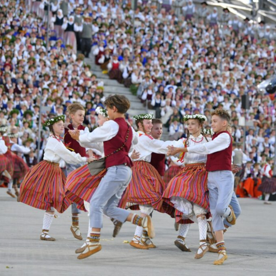 <p>Pirms Skolēnu dziesmu un deju svētkiem aicina parūpēties par bērnu veselību</p>