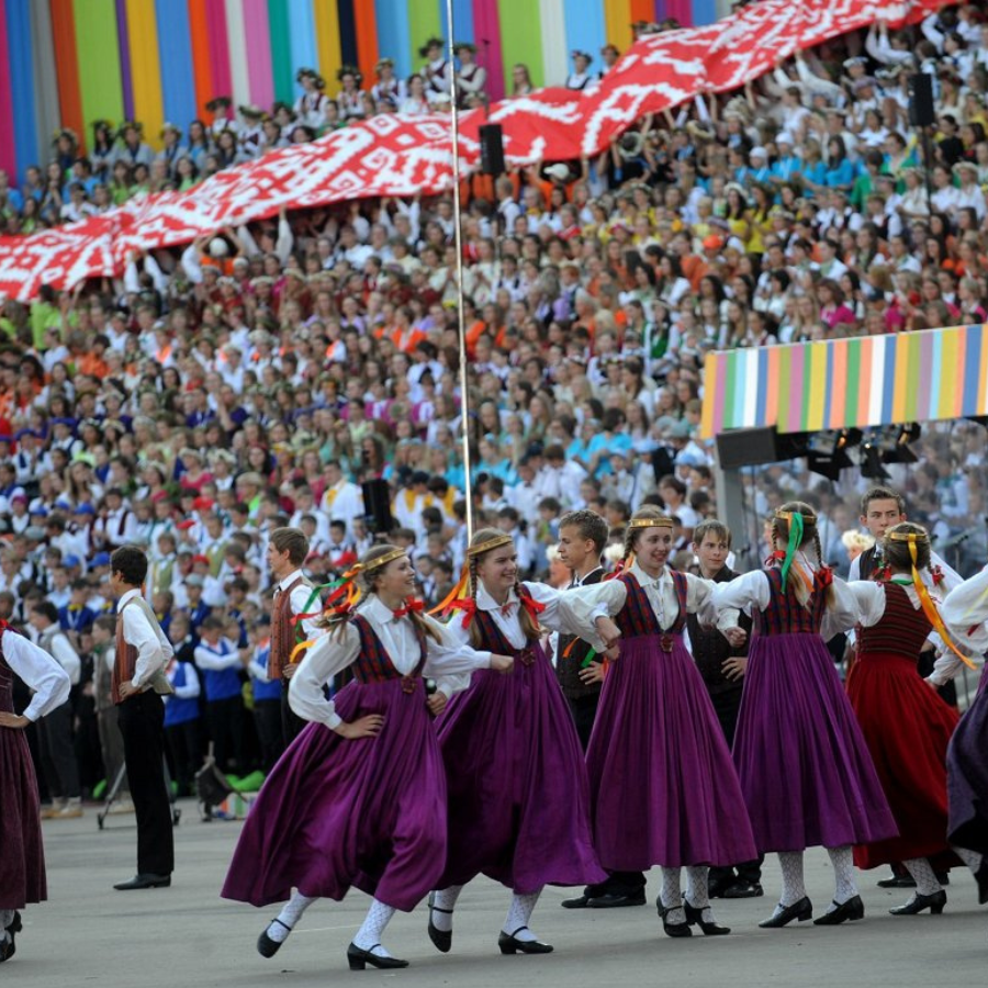 <p>Īsā laikā &ldquo;izķertas&rdquo; neizpirktās biļetes uz Skolēnu dziesmu un deju svētkiem</p>