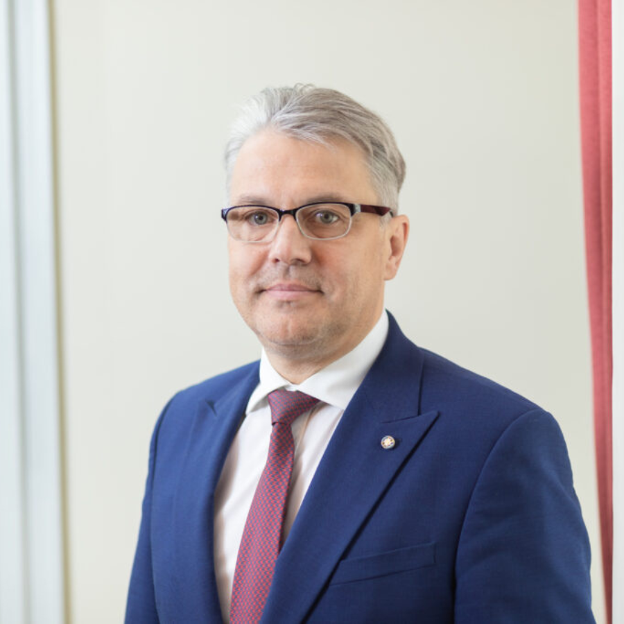 <p>No amata atbrīvots tiesībsargs Juris Jansons</p>