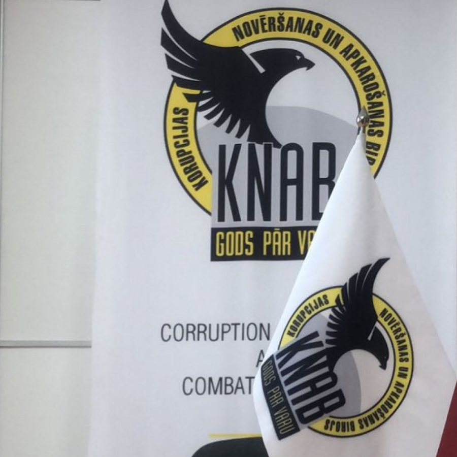 <p>KNAB saņēmis ap 600 signālu par iespējamiem priek&scaron;vēlē&scaron;anu aģitācijas pārkāpumiem</p>