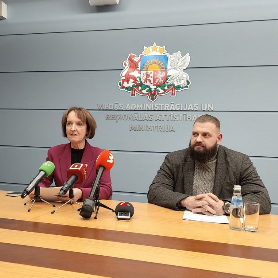 <p>No amata atstādina Valsts digitālās attīstības aģentūras direktoru Jorenu Liopu</p>