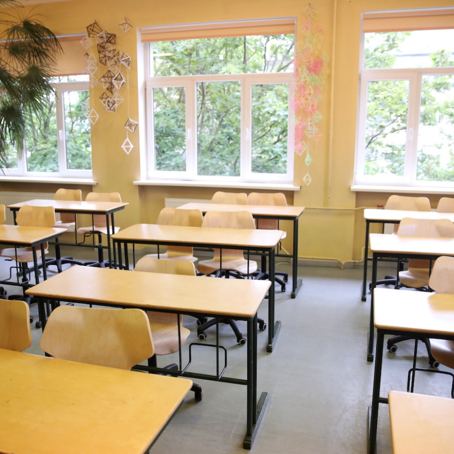 <p>Pieņem vairākus grozījumus pedagogu darba samaksas noteikumos</p>