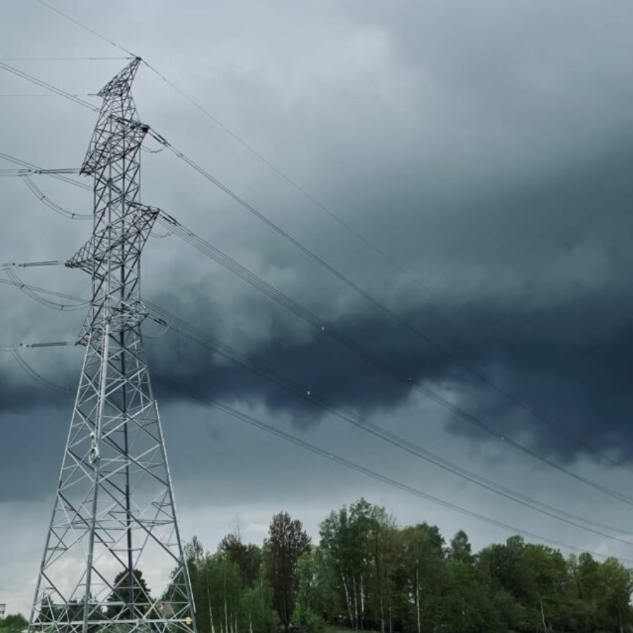 <p>"Sadales tīkls" atgādina par dro&scaron;ības pasākumiem negaisa laikā&nbsp;</p>