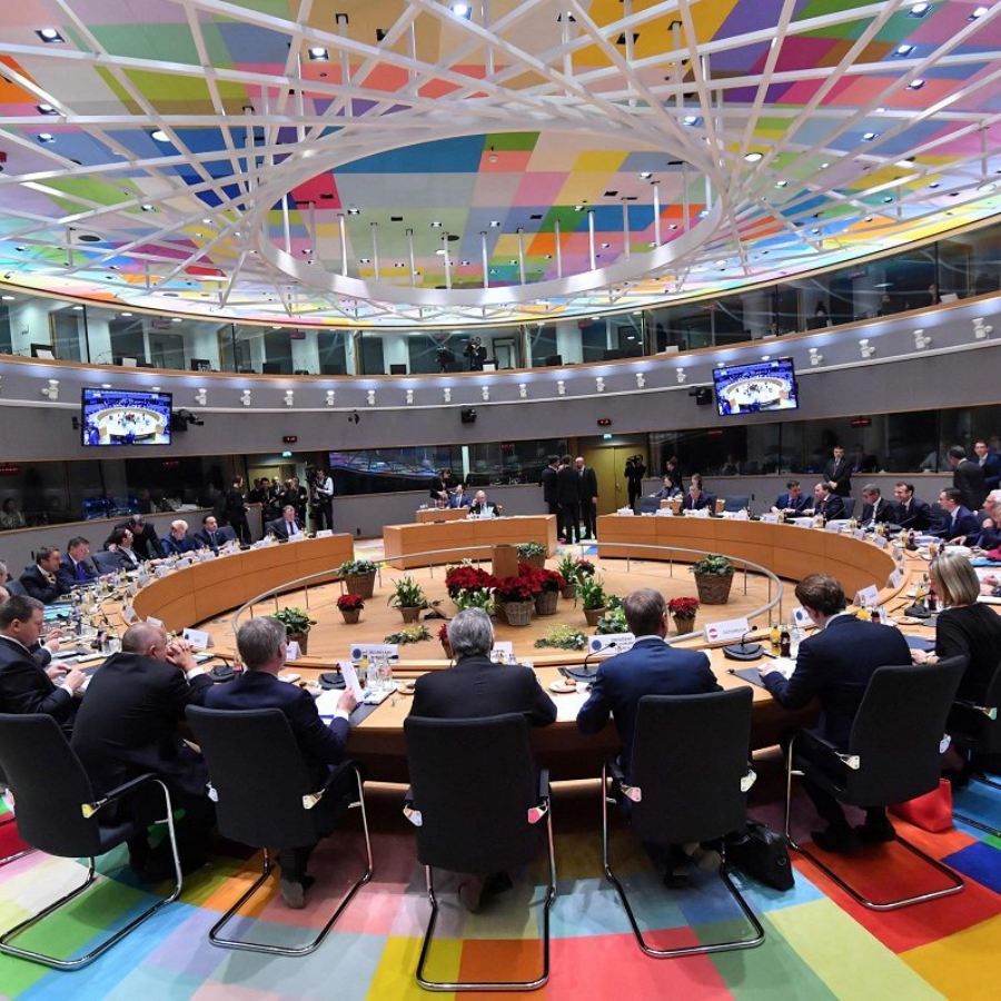 <p>ES līderi pagarina sankcijas Krievijai, taču nevienojas par jaunām sankcijām</p>