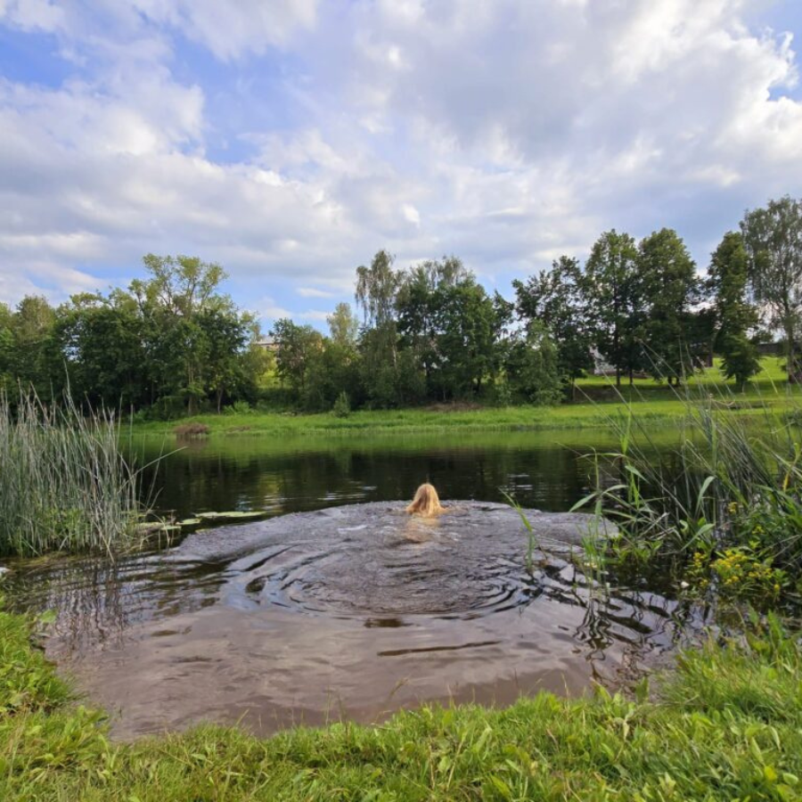 <p>Peldvietās saglabājas vēss ūdens</p>