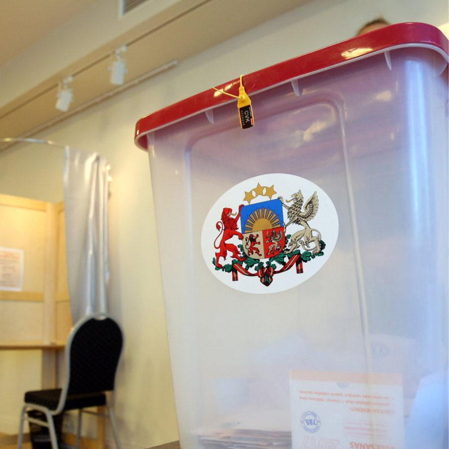 <p>Jelgavas novada vēlē&scaron;anu komisijas vadītāja asi kritizē vēlē&scaron;anu norisi</p>