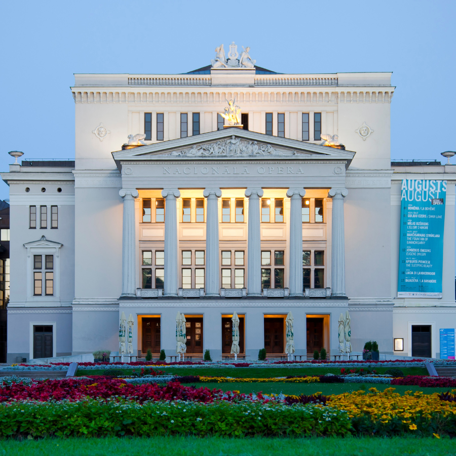 <p><br>Uz vairākiem mēne&scaron;iem var nākties slēgt operu</p>