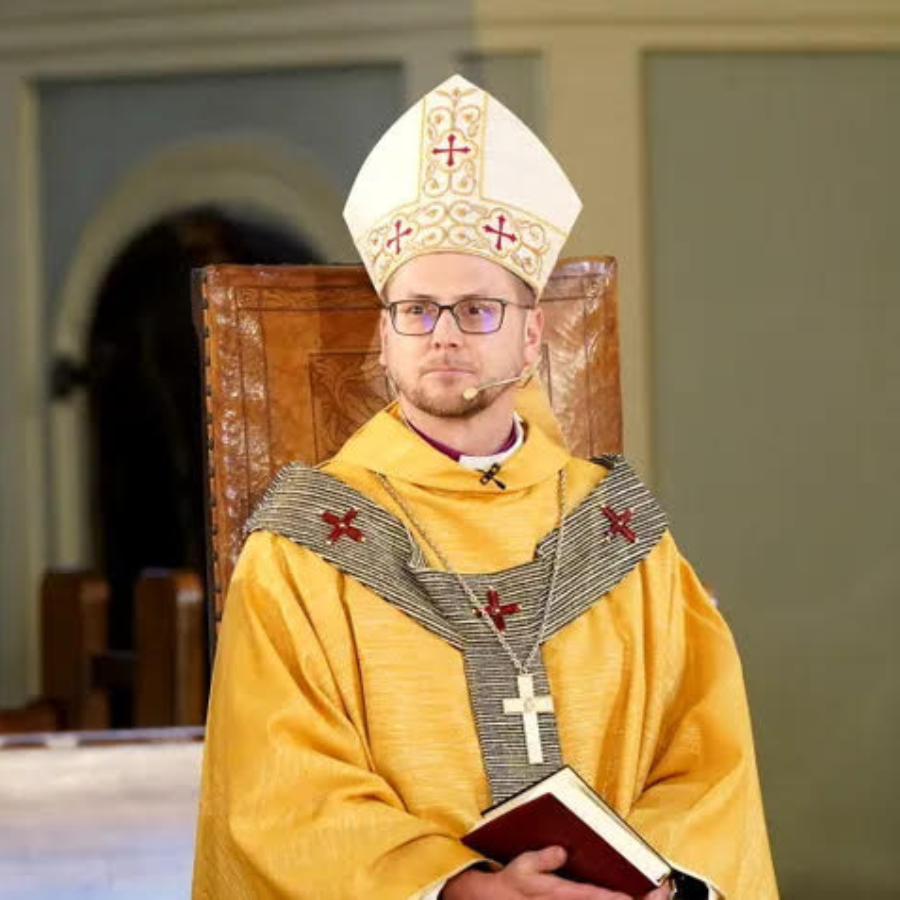 <p>Baznīca nesāks ordinēt sievietes un laulāt homoseksuālus pārus</p>