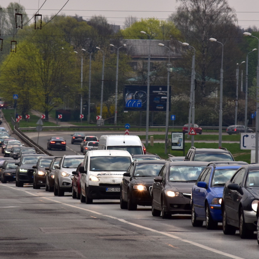 <p>Brīdina par pirmssvētku sastrēgumiem, cilvēkiem dodoties ārpus Rīgas</p>
