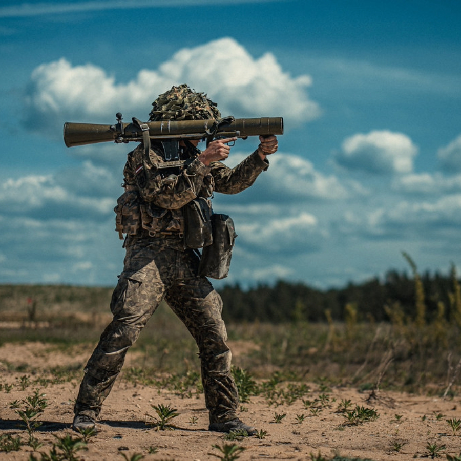 <p>Latvija starp trīs NATO valstīm, kura aizsardzībai atvēl 3,5% no IKP&nbsp;</p>