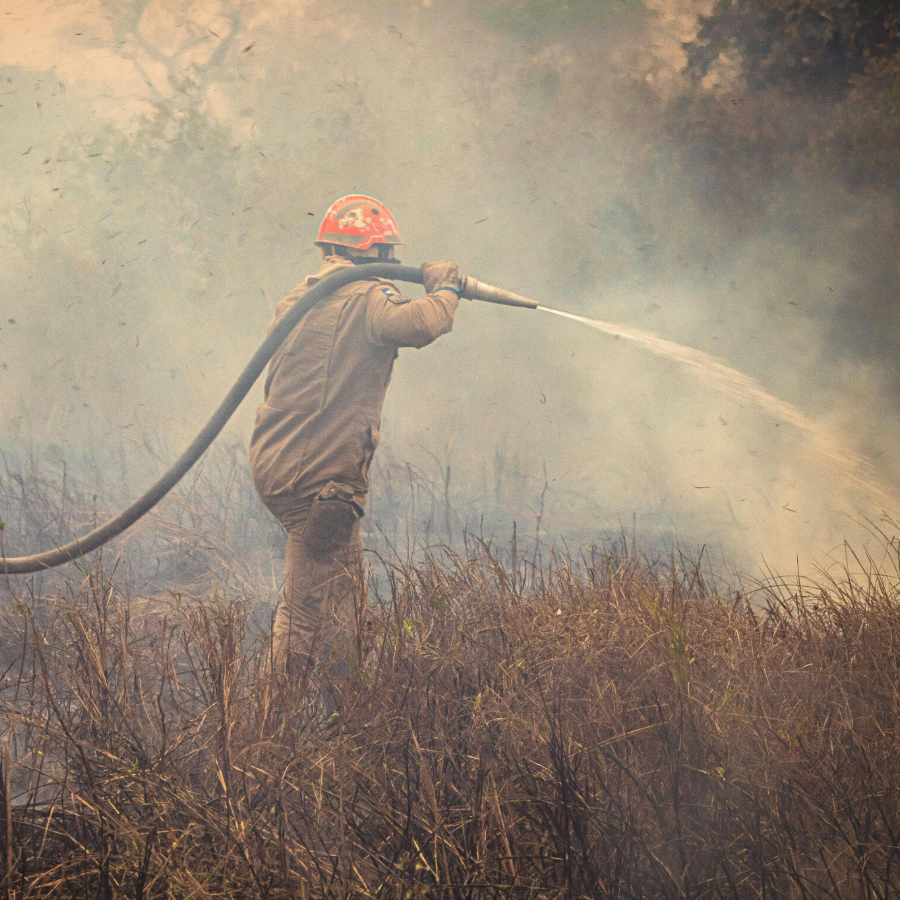 <p>Eiropas dienvidos pieņemas spēkā savvaļas ugunsgrēki</p>