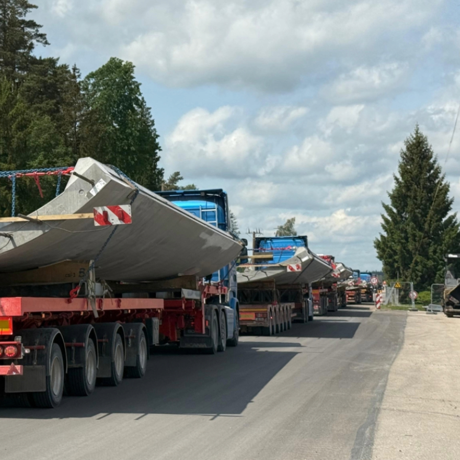 <p>Mar&scaron;rutā Ventspils-Kaigu purvs līdz oktobrim transportēs vēja turbīnas</p>