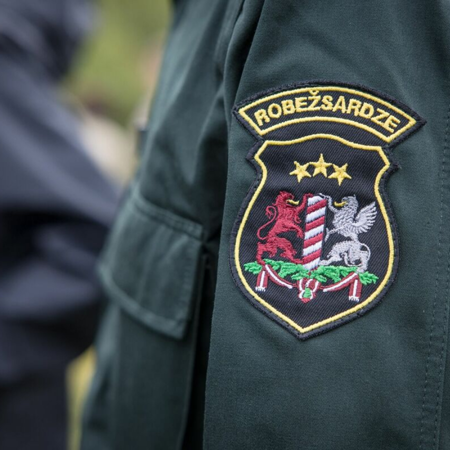 <p>Aiztur kārtējo nelegālo imigrantu pārvadātāju</p>