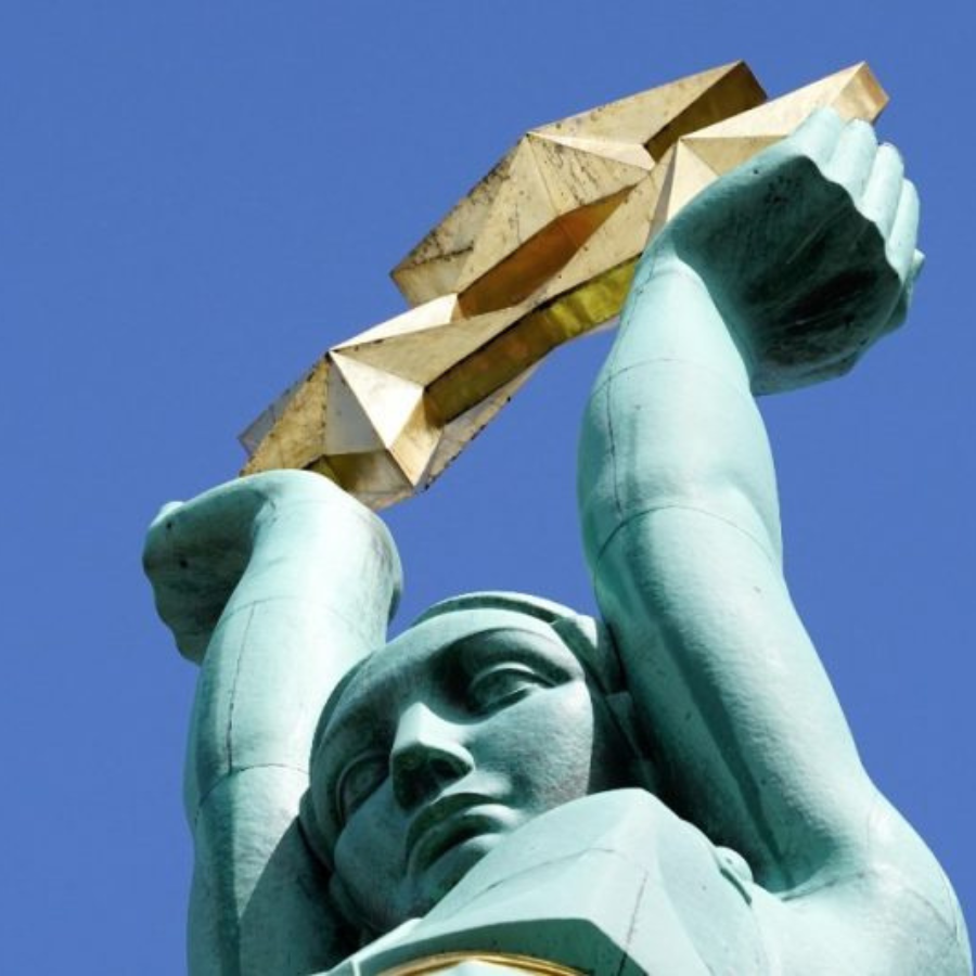 <p>Virs Brīvības pieminekļa būs redzams ASV Gaisa spēku bumbvedējs</p>