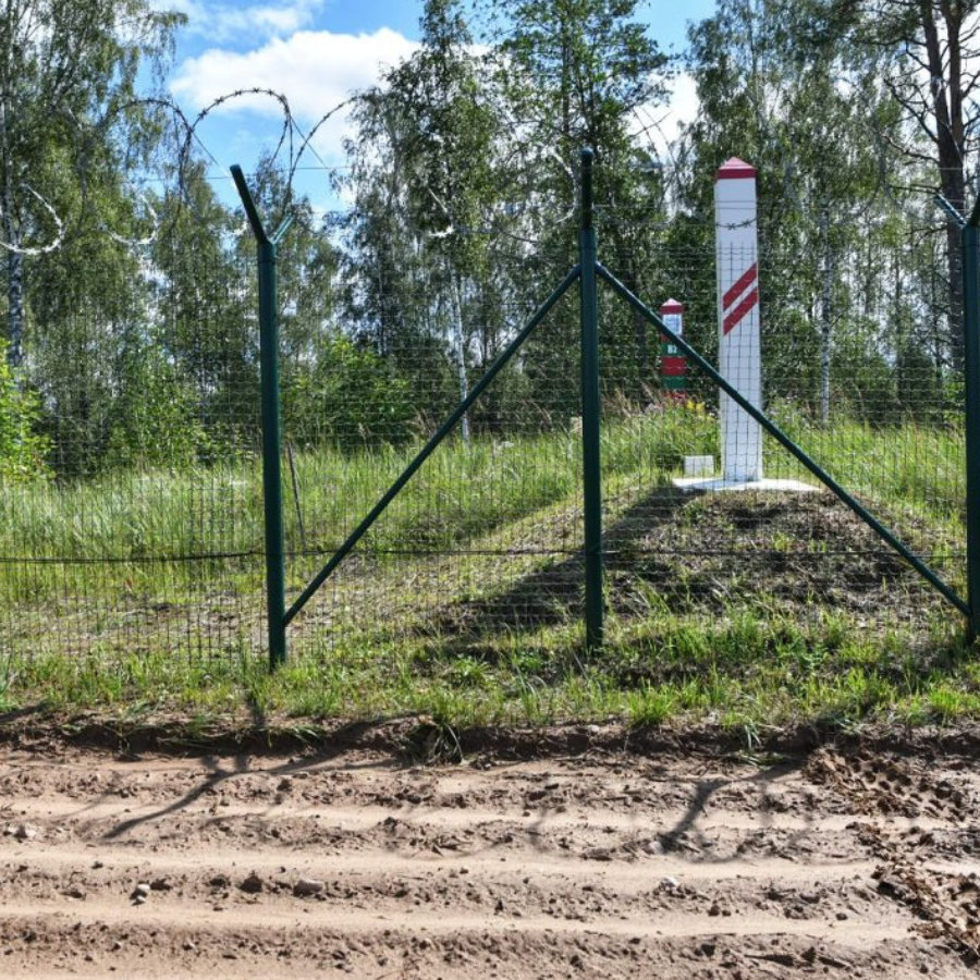 <p>Lietavas kavē robežas izbūvi uz Latvijas austrumu robežas</p>