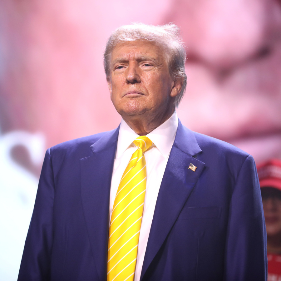 <p>Tramps draud ar jauniem muitas tarifiem</p>