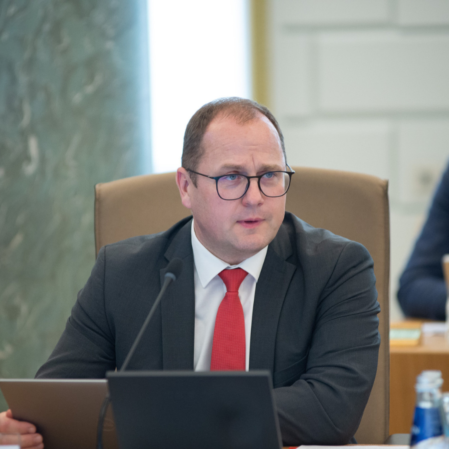 <p>Pa&scaron;valdību ministrs: Depopulāciju var apturēt</p>