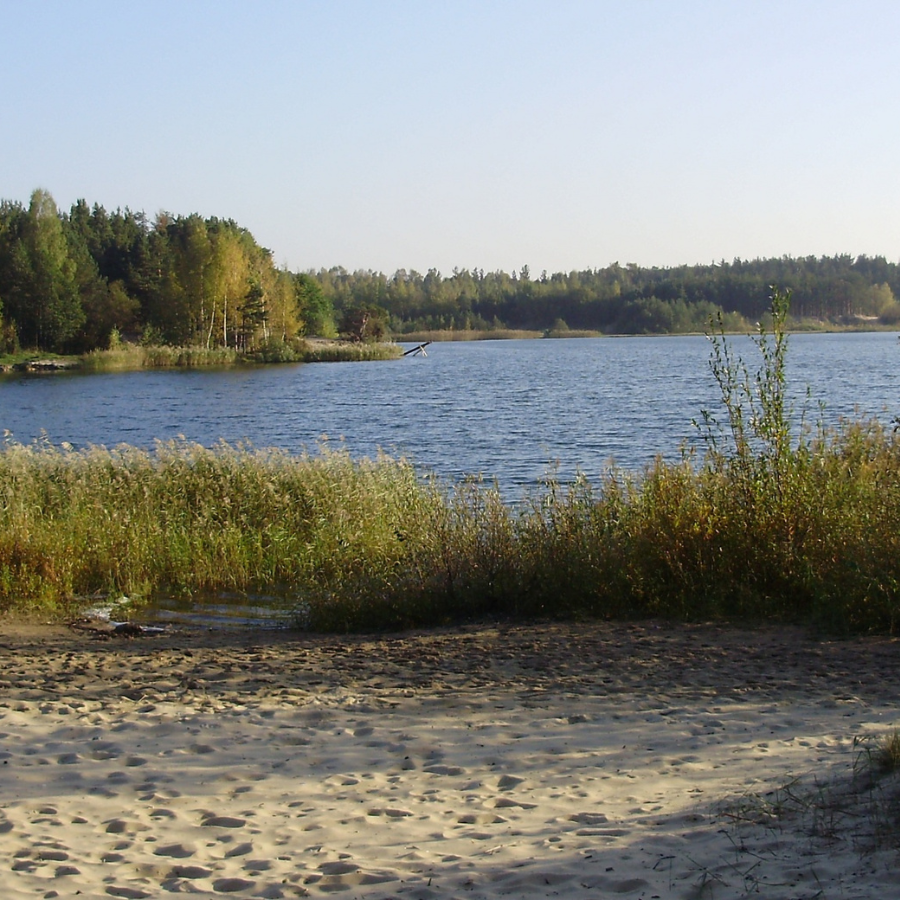 <p>Bolderājas karjerā nirēji atradu&scaron;i pamestu mazu zemūdeni</p>