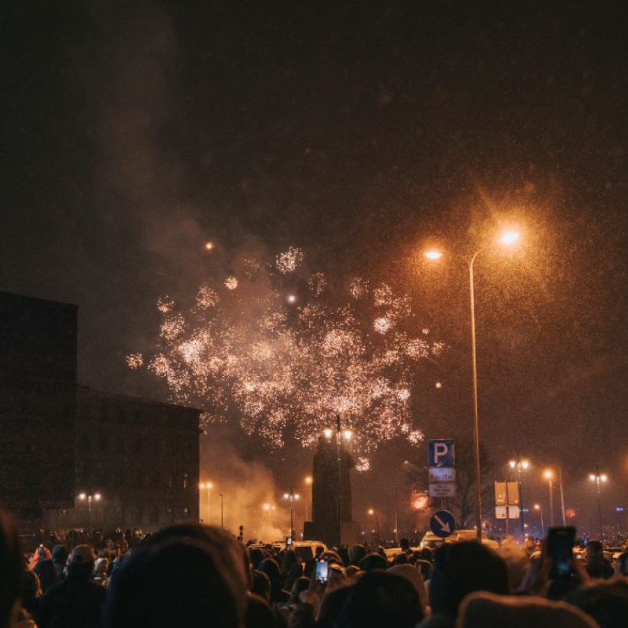 <p>Aicina ievērot jaunos uguņo&scaron;anas noteikumus Rīgā Jaungada naktī</p>