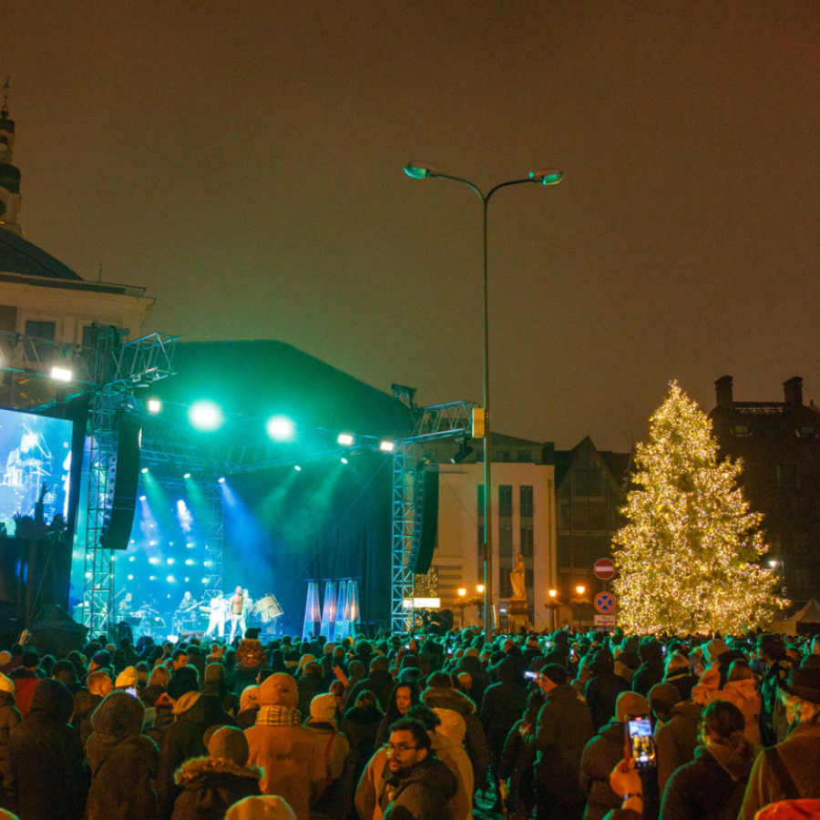 <p>Rīgā se&scaron;os laukumos rīkos Jaunā gada sagaidī&scaron;anas ballītes</p>