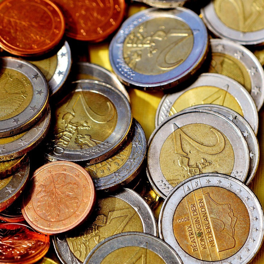 <p>ES finan&scaron;u ministri apstiprina eiro ievie&scaron;anu Bulgārijā no nākamā gada</p>