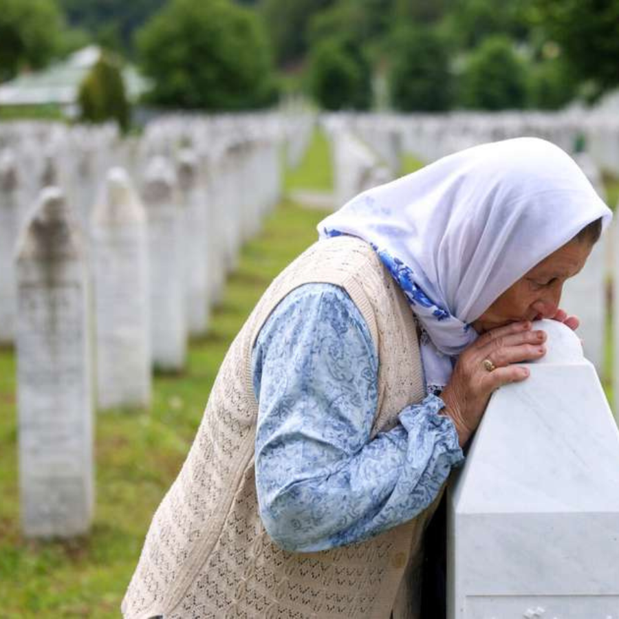 <p>Srebrenicā piemin 1995.gadā sarīkoto genocīdu</p>