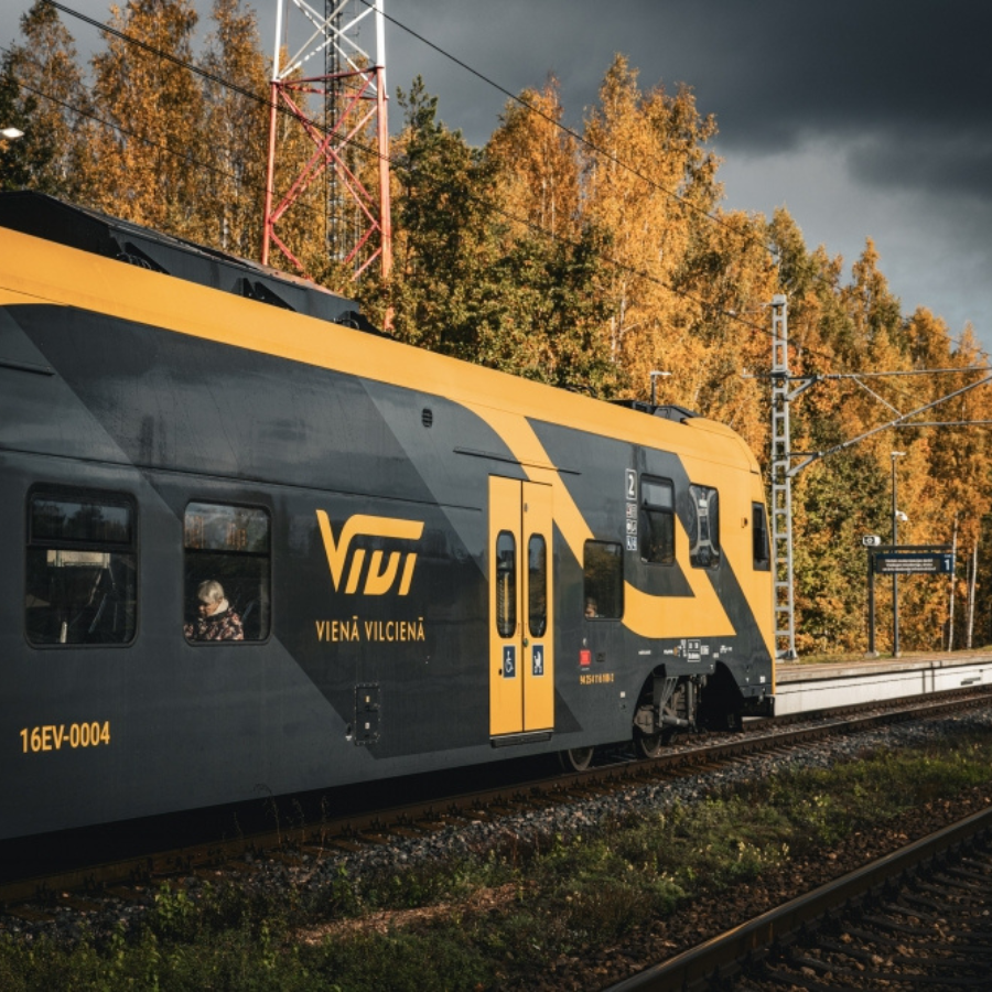 <p>Torņkalna dzelzceļa stacijā pasažieru apkalpo&scaron;anai sāks izmantot pagaidu paaugstinātās platformas</p>