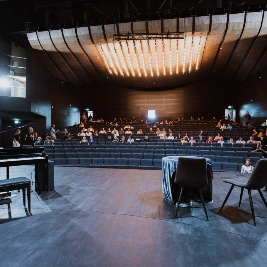 <p>Valmieras teātris atklās 103.sezonu</p>