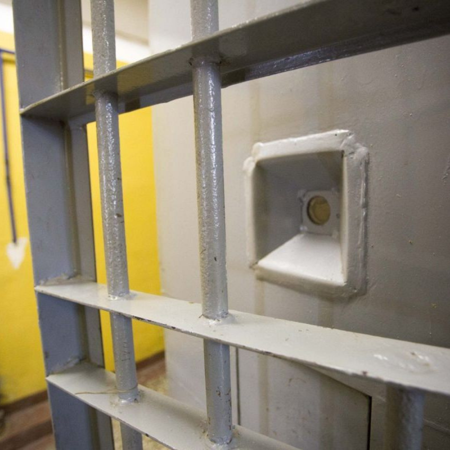 <p>Latvijas cietumos ieslodzīti 73 uz mūžu notiesātie noziedznieki</p>