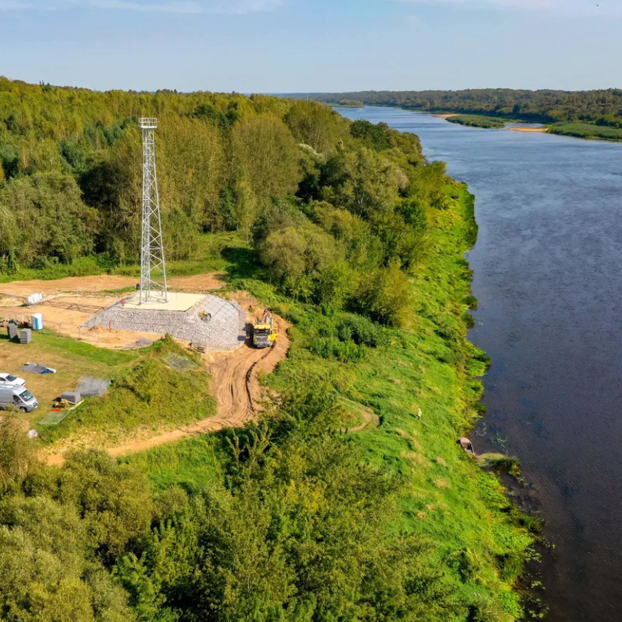 <p>Uz Latvijas - Baltkrievijas robežas izbūvēti se&scaron;i novēro&scaron;anas torņi ar pievedceļiem</p>