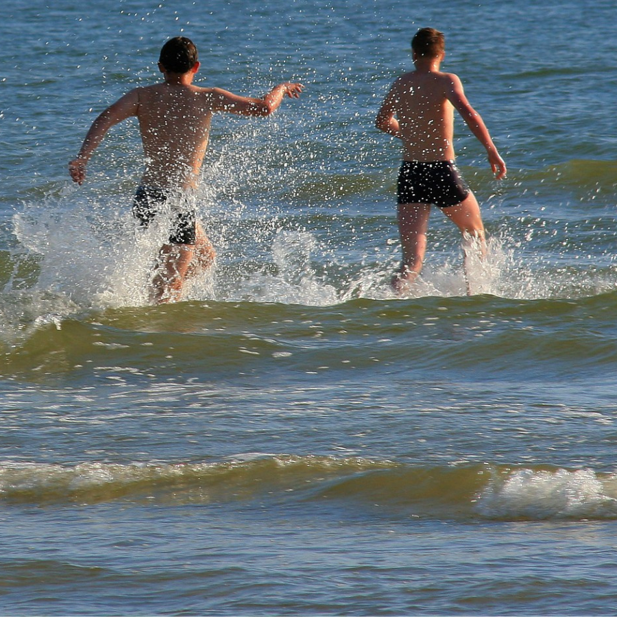 <p>Operatīvie dienesti atgādina par dro&scaron;ību vasaras brīvlaikā</p>