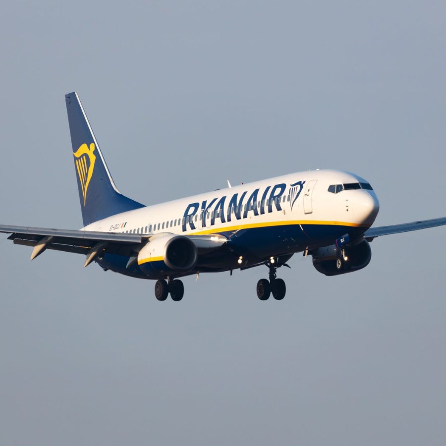<p>"Ryanair" atsakās no papīra iekāp&scaron;anas kartēm</p>