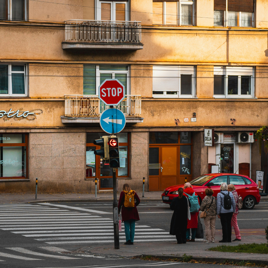 <p>Slovākija noteiks ātruma ierobežojumu gājējiem</p>