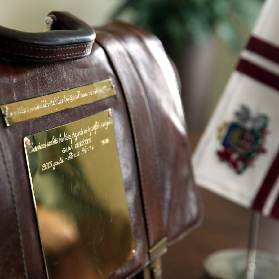 <p>Valdība atbalsta budžeta projektu ar 16 miljardu eiro ieņēmumiem</p>