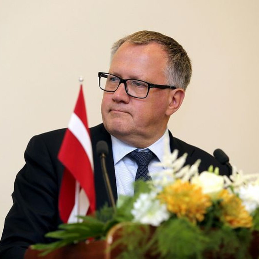 <p>Finan&scaron;u ministrs iesniegs nākamā gada valsts budžetu Saeimā</p>