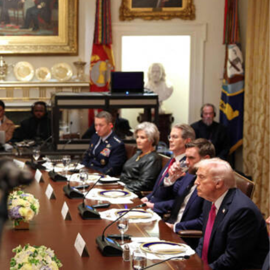 <p>Laikraksts: Tramps mēģinājis piespiest Zelenski pieņemt Putina prasības</p>