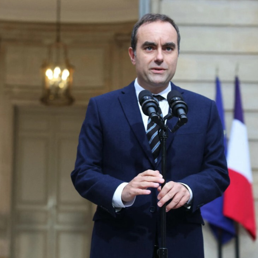 <p>Makrons paziņo par premjerministra Lekornī atkāp&scaron;anos</p>