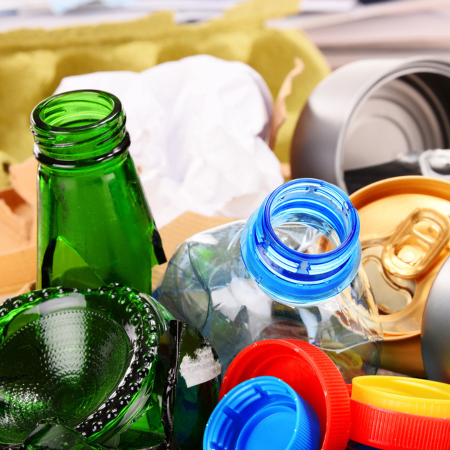 <p>Plāno ieviest obligātu papīra, plastmasas un metāla atkritumu &scaron;ķiro&scaron;anu</p>