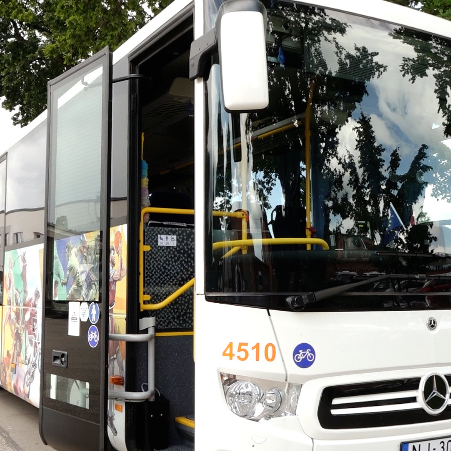 <p>Pasažieru pārvadātāji aicina nekavējoties palielināt atalgojumu autobusu &scaron;oferiem</p>