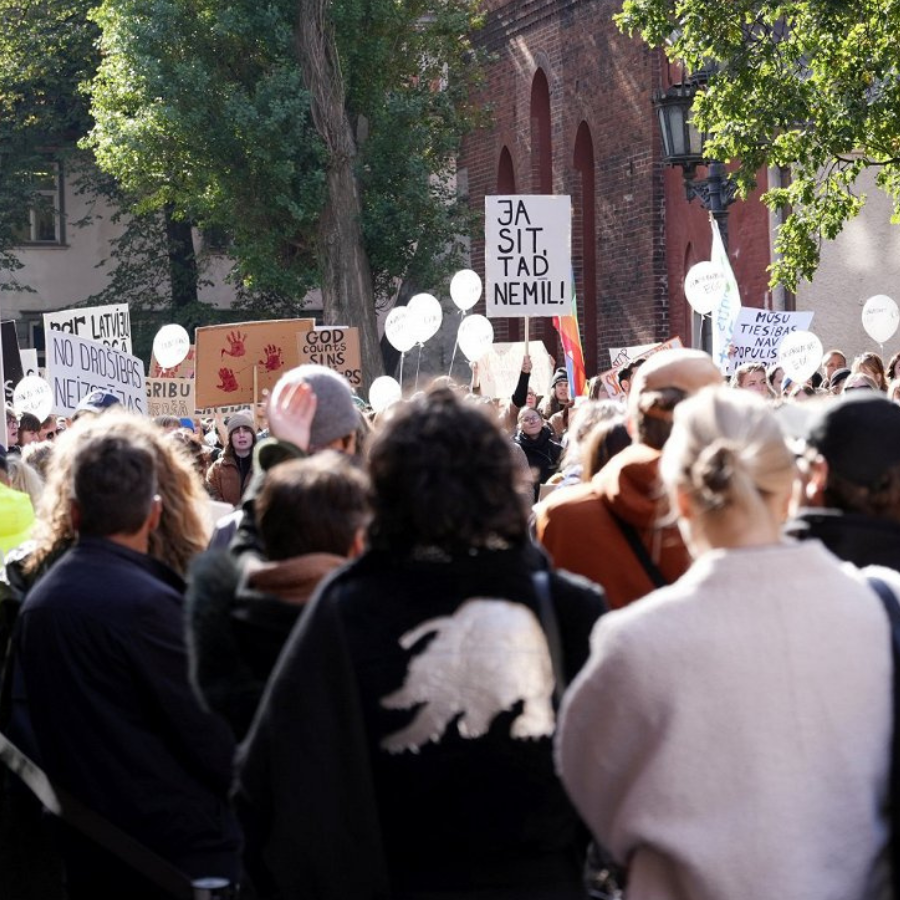<p>Protestēs pret Latvijas izstā&scaron;anos no Stambulas konvencijas</p>