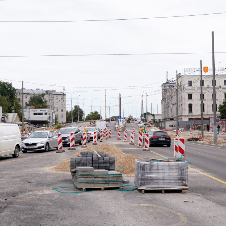 <p>Rīgā uz Zemitāna tilta mainīs satiksmes organizāciju</p>