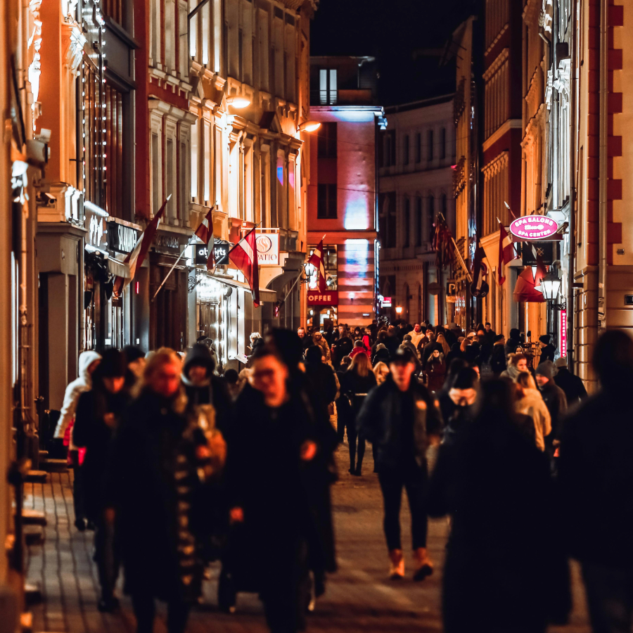 <p>Rīgā sākas nelegālo migrantu ķer&scaron;anas reidi</p>